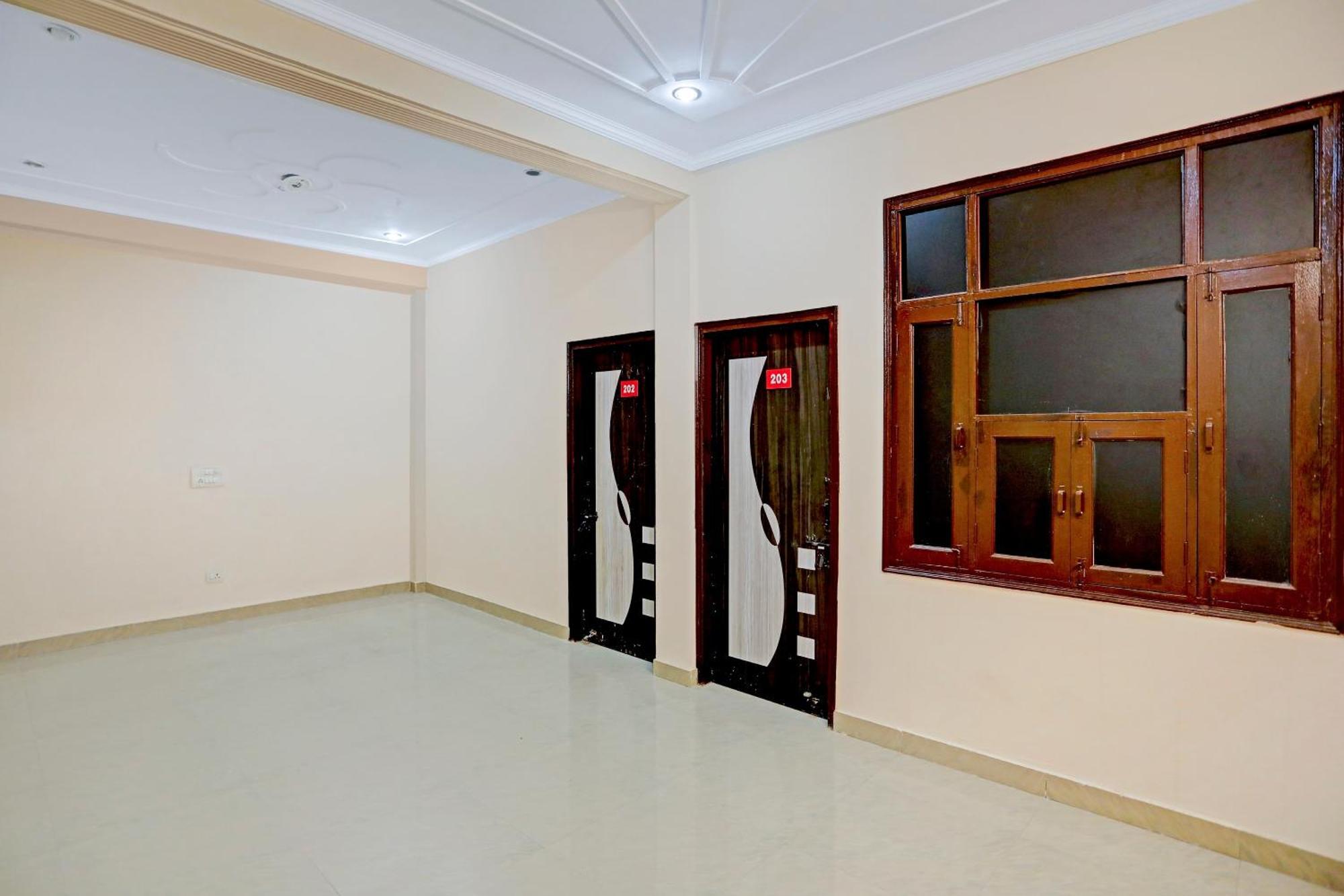 Hotel O Pari Hotel Газиабад Экстерьер фото