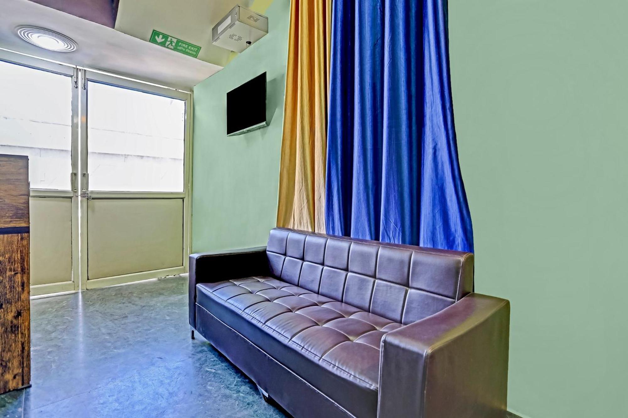 Hotel O Pari Hotel Газиабад Экстерьер фото